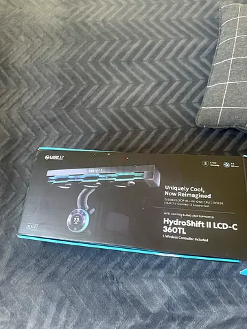 Lian Li Watercooling + 2 extra fans for pc (name: Hydroshift 2 LCD-C 360TL)