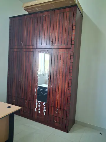 Full master bedroom set in good condition 5 pieces