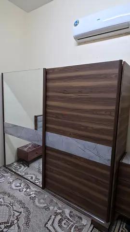 غرفة نوم كامله ( سرير + دولاب + تسريحه + 2 كومدينه + فراش طبي )