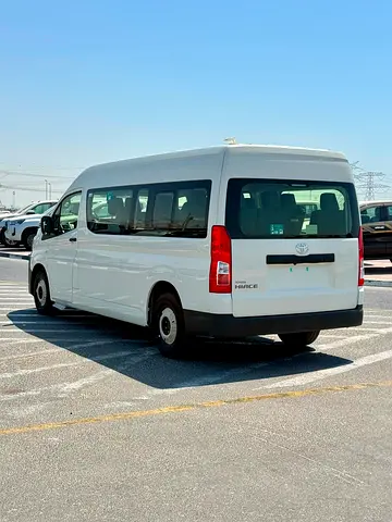 2025 Toyota HIACE — фото 4