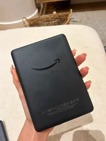 Amazon Kindle 10th gen e-reader (black) - used, very good condition! With a nice case