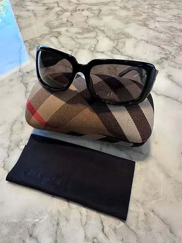 BURBERRY sunglasses