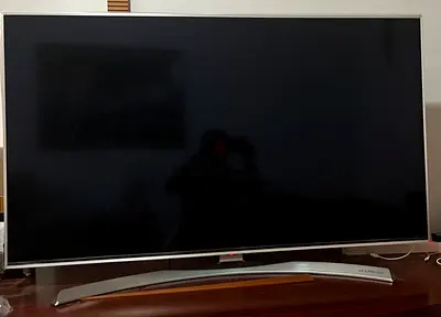LG 49-inch 4K Super UHD Smart TV (49SJ800V) - Excellent Condition