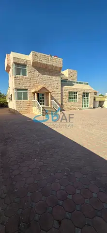 فيلا عائلية بمساحات خارجية واسعة ومخطط عملي مناسب للعائلات الكبيرة والحياة المريحة