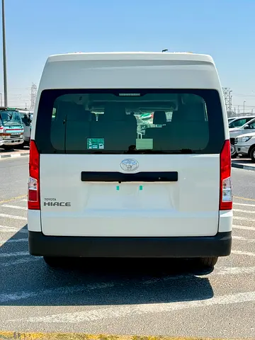 2025 Toyota HIACE — фото 7
