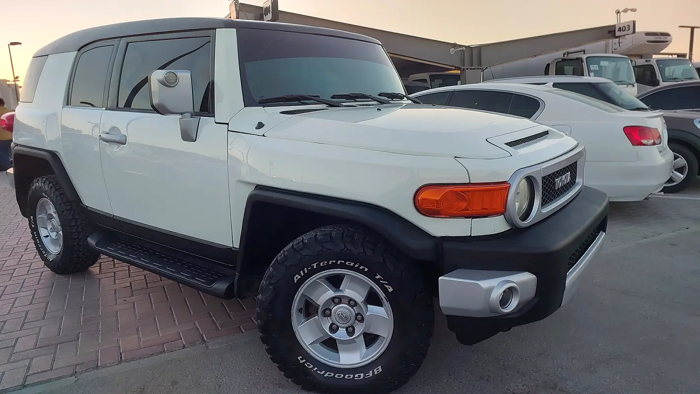 Toyota FJ Cruiser 2008 — photo 1 of 19