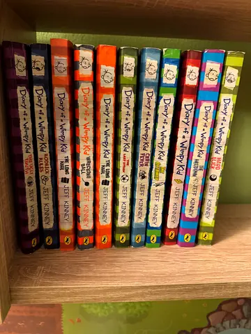 Diary of a Wimpy Kid book collection (11 paperback volumes) - Jeff Kinney