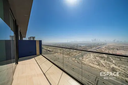 Penthouse 2BR with Skyline View and Pool