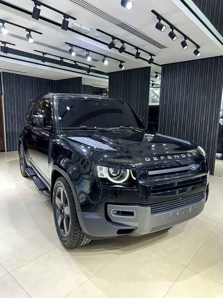 Land Rover Defender 2024 — photo 1 of 15