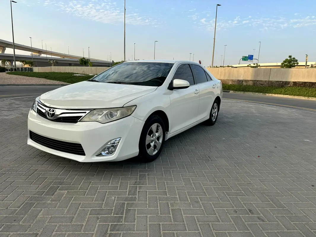 Toyota Camry 2015 — photo 1 of 12