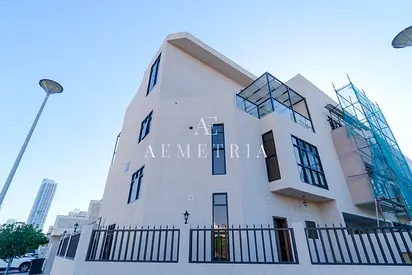 High End Finishing I Prime Location I Fully Furnished