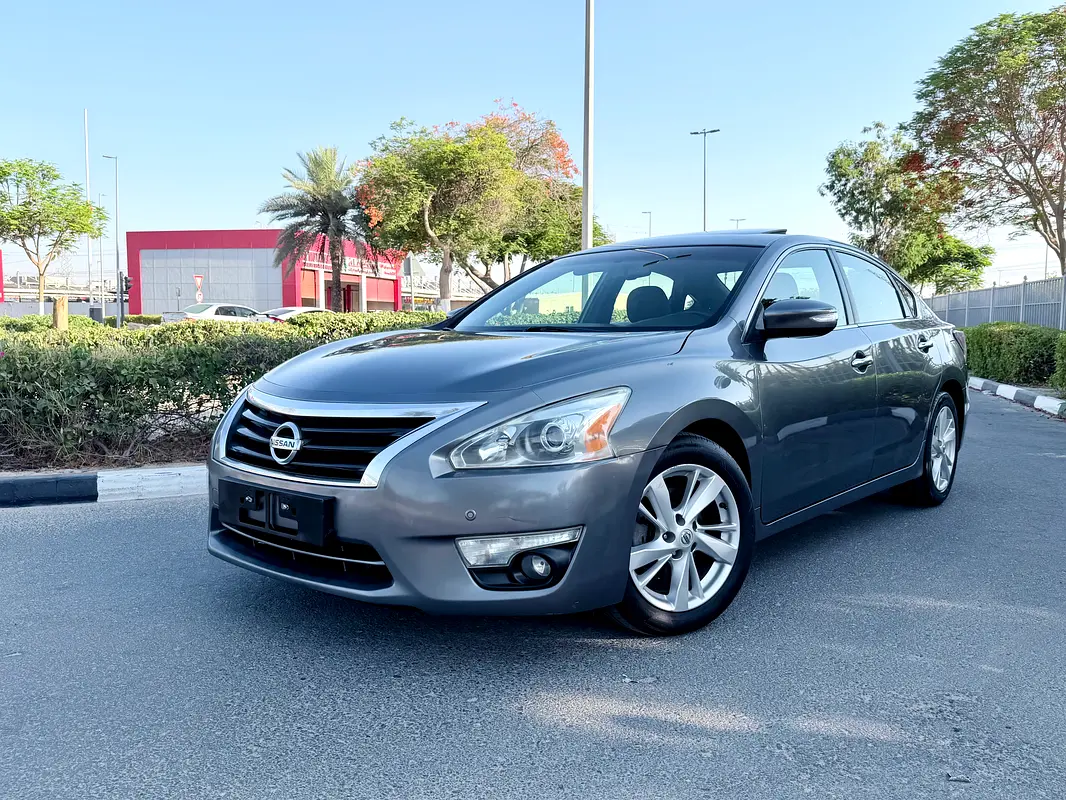Nissan Altima 2014 — photo 1 of 17