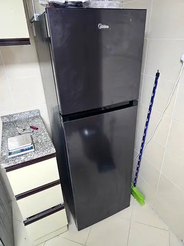 Midea Black Top Freezer Refrigerator - perfect Working Condition 7kg