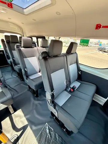 2025 Toyota HIACE — фото 14