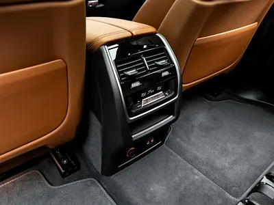 2024 BMW X7 thumbnail 19
