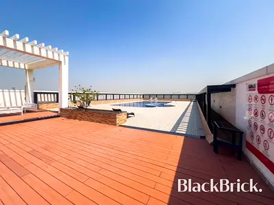 Vacant unit|Courtyard view|2 BR Equipped kitchen