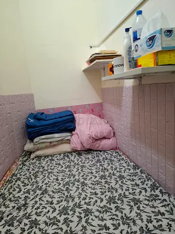 Female partition available near insurance market metro