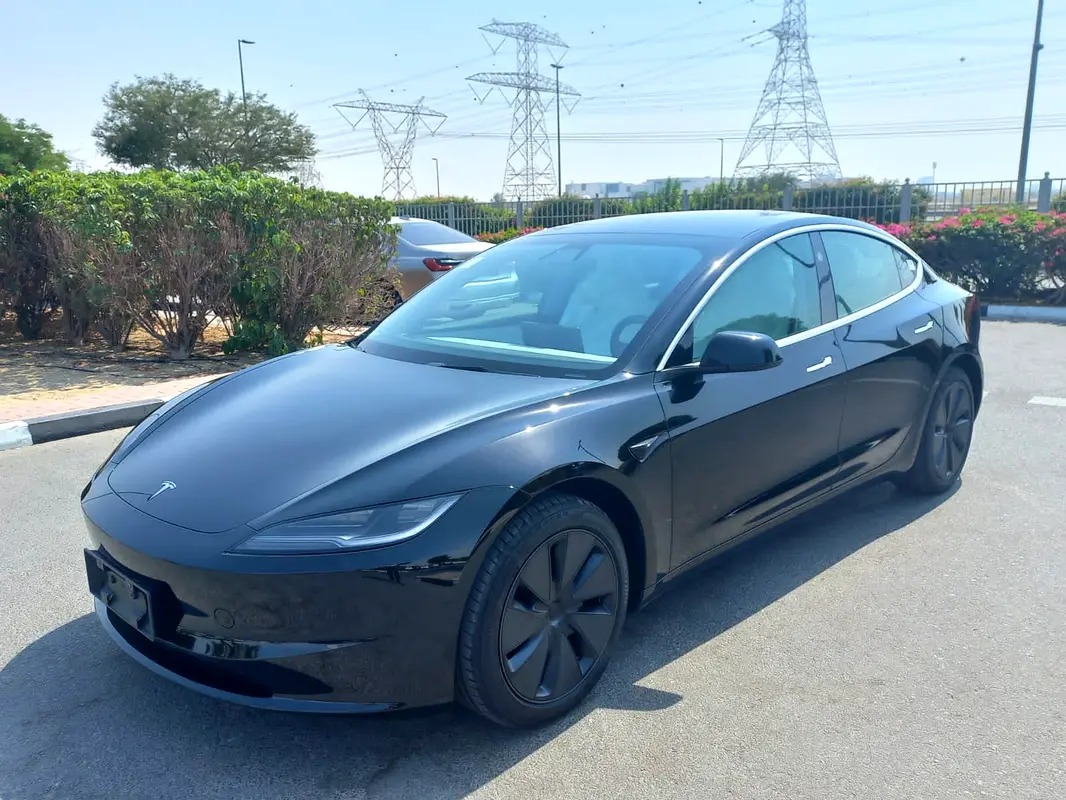 Tesla Model 3 2025 — photo 1 of 9