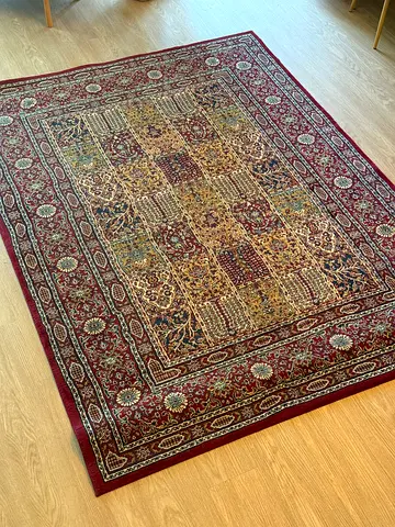 Traditional Persian-style Area Rug - Good Condition, 170x230cm