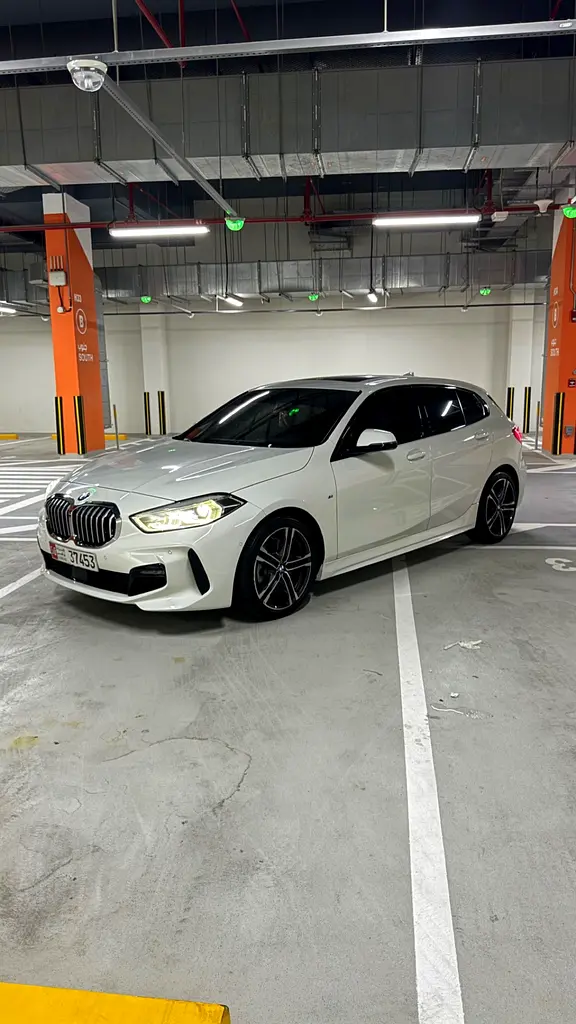 BMW 1-Series 2022 — photo 1 of 5