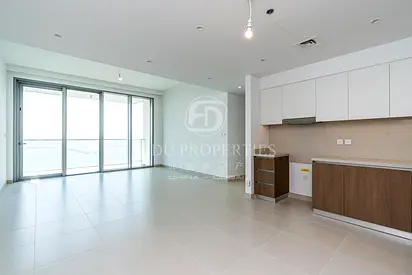 WATERFRONT LIVING | VACANT | HIGH FLOOR
