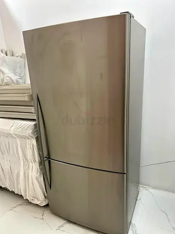Fisher and paykal stainless steel refrigerator with bottom freezer - good working condition