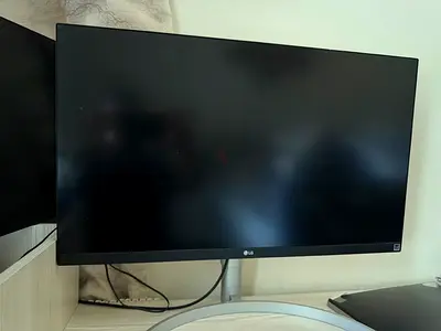 LG 27-inch Monitor - Great Condition, Slim Bezel, 27UK850-W
