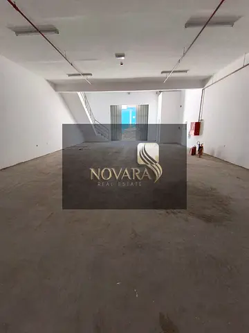 هل تبحث عن مستودع بموقع استراتيجي وتصميم عملي وبسعر مناسب يناسب نشاطك التجاري أو الصناعي؟