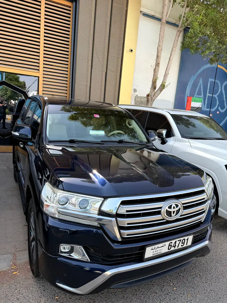 Toyota Land Cruiser 2016 — photo 1 of 16