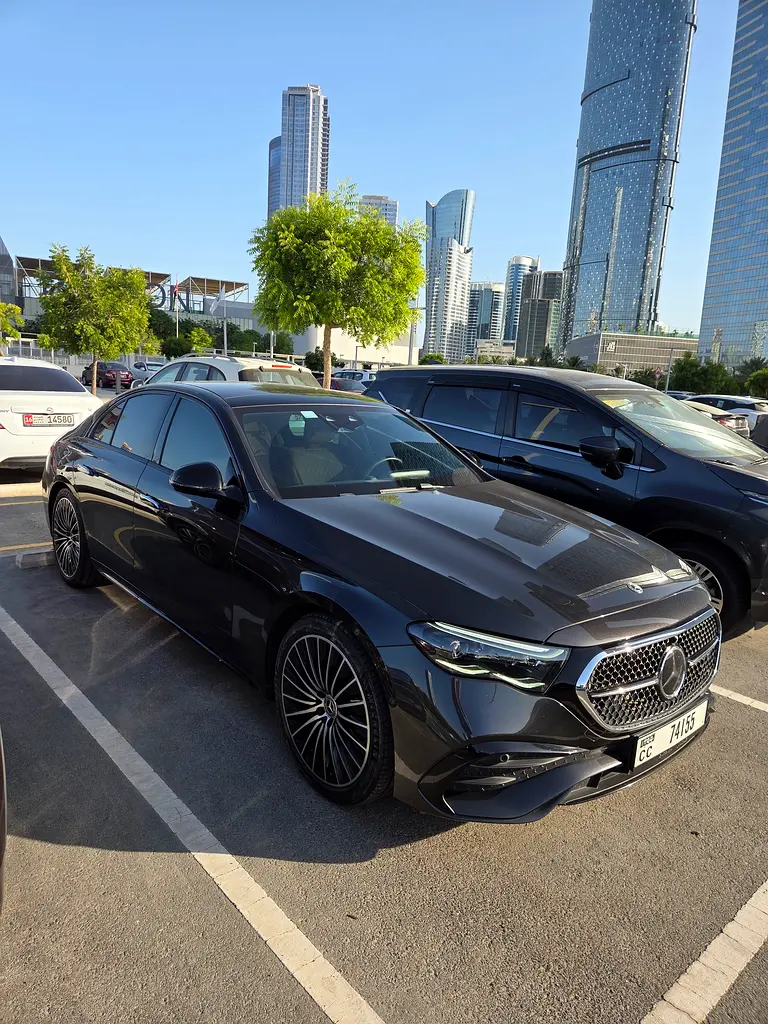 Mercedes-Benz E-Class 2025 — photo 1 of 6
