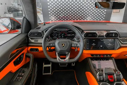 2025 Lamborghini URUS — миниатюра 16