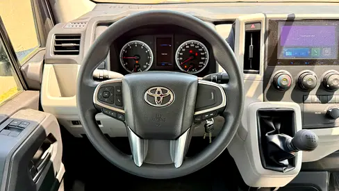 2025 Toyota HIACE — фото 18