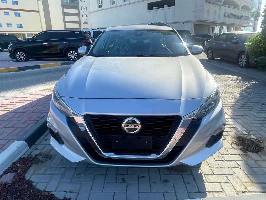 Nissan Altima 2022 — photo 1 of 6