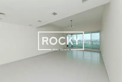 Stunning 3 B/R Central AC Apt With Large Balcony Overlooking Trade Centre Road
