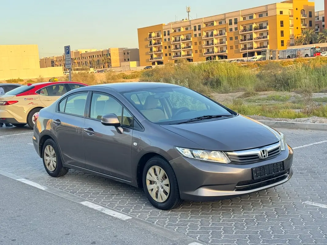 Honda Civic 2012 — photo 1 of 13