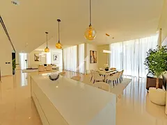 Luxury 5BR Villa | Fully Upgraded | Vacant