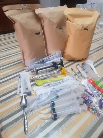 Hand Feed formula and Syringe