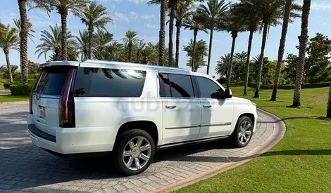 Cadillac Escalade Premium Luxury 2017 | GCC Specs | Low Mileage