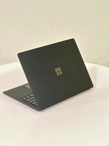 Microsoft Surface Laptop 2 - i7 - 16GB RAM - 512GB SSD - 13.5 Touchscreen