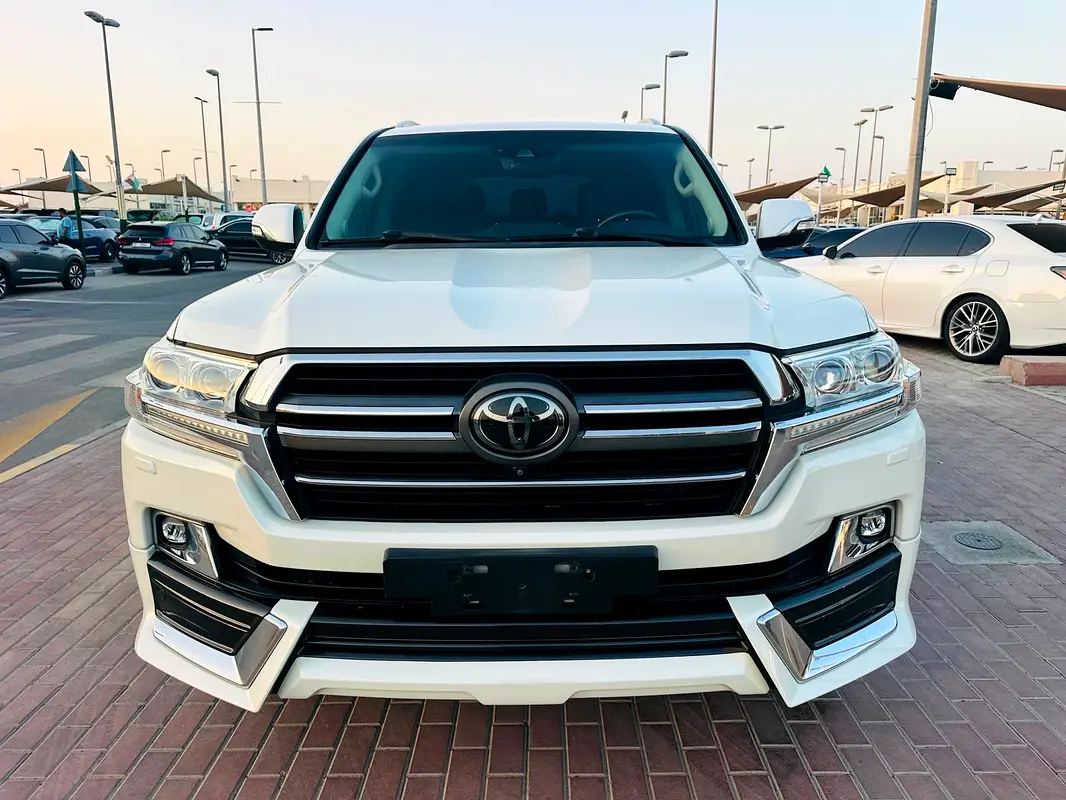 Toyota Land Cruiser 2019 — photo 1 of 20