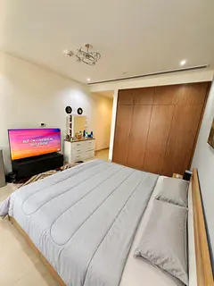 Cozy Room for female next to jbr 2 Tram