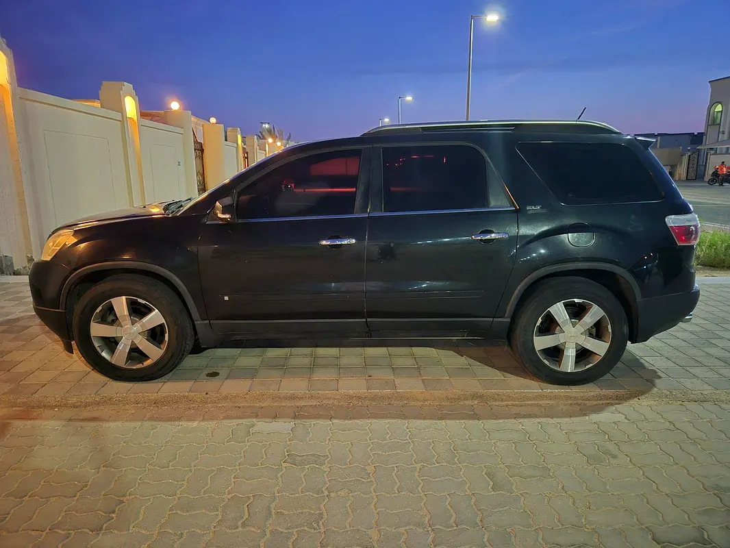 GMC Acadia 2009 — photo 1 of 11