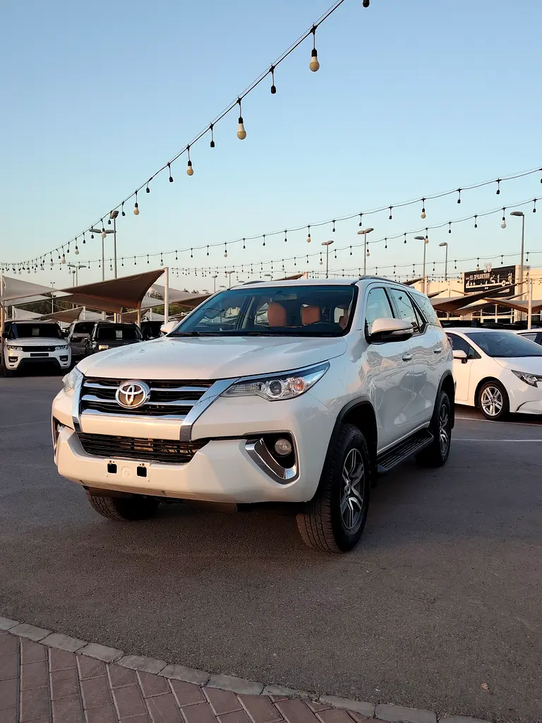 Toyota Fortuner 2017 — photo 1 of 17