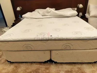 Mattress king size used month only tecom area