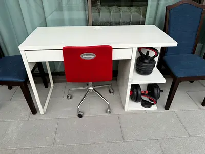 White MICKE desk and red office chair
