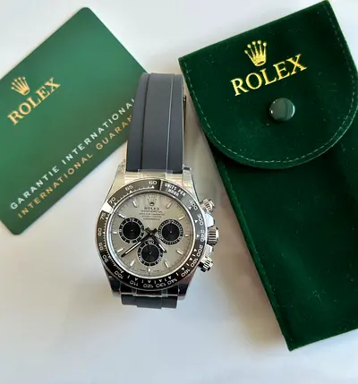 Rolex_(mens) 🚨 heavy weight 🚨
Supr clone Quality ✅✅✅
Waterproof 💯
Sapphire crystal💎