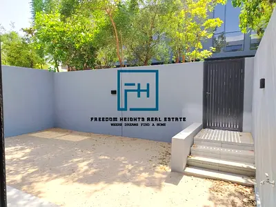 Stunning 3Bed Middle Unit I Freehold I Good location