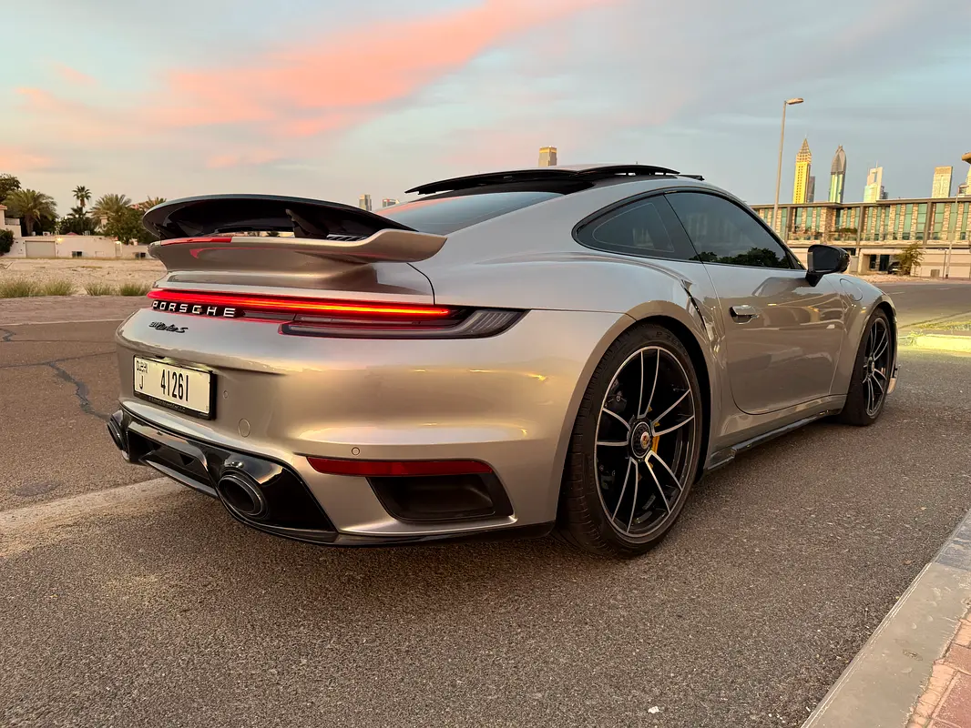 Porsche 911 2021 — photo 1 of 12