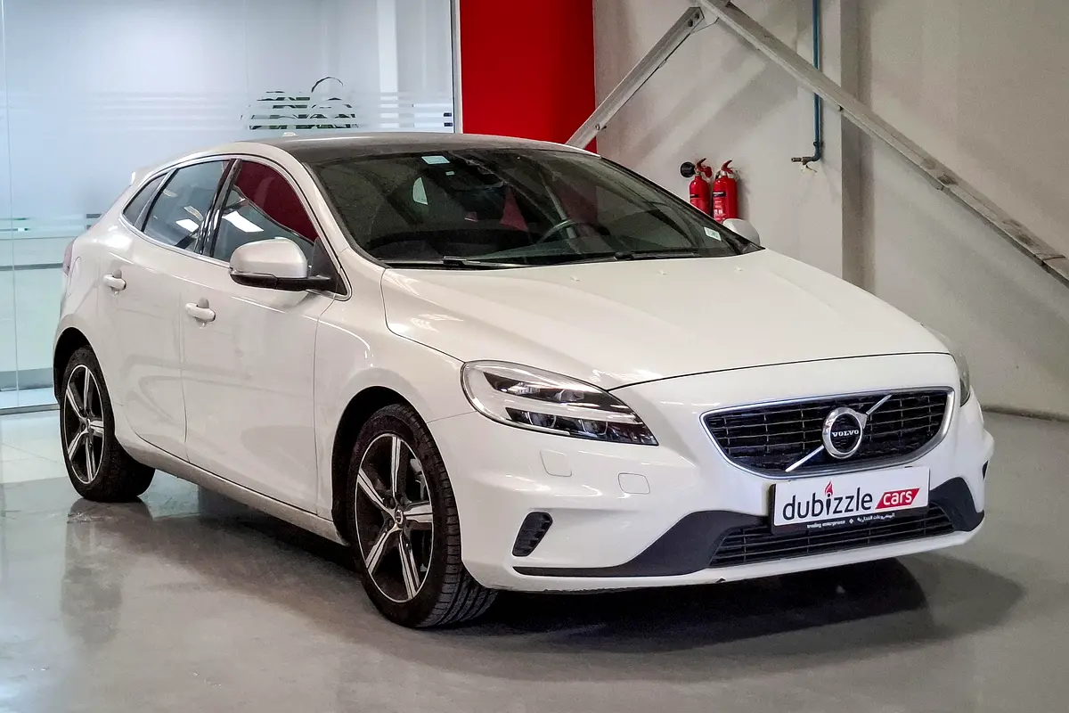 Volvo V-Class 2019 — photo 1 of 14