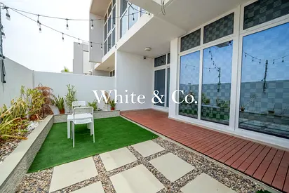 Upgraded | Fully furnished |Stunning 3Bed